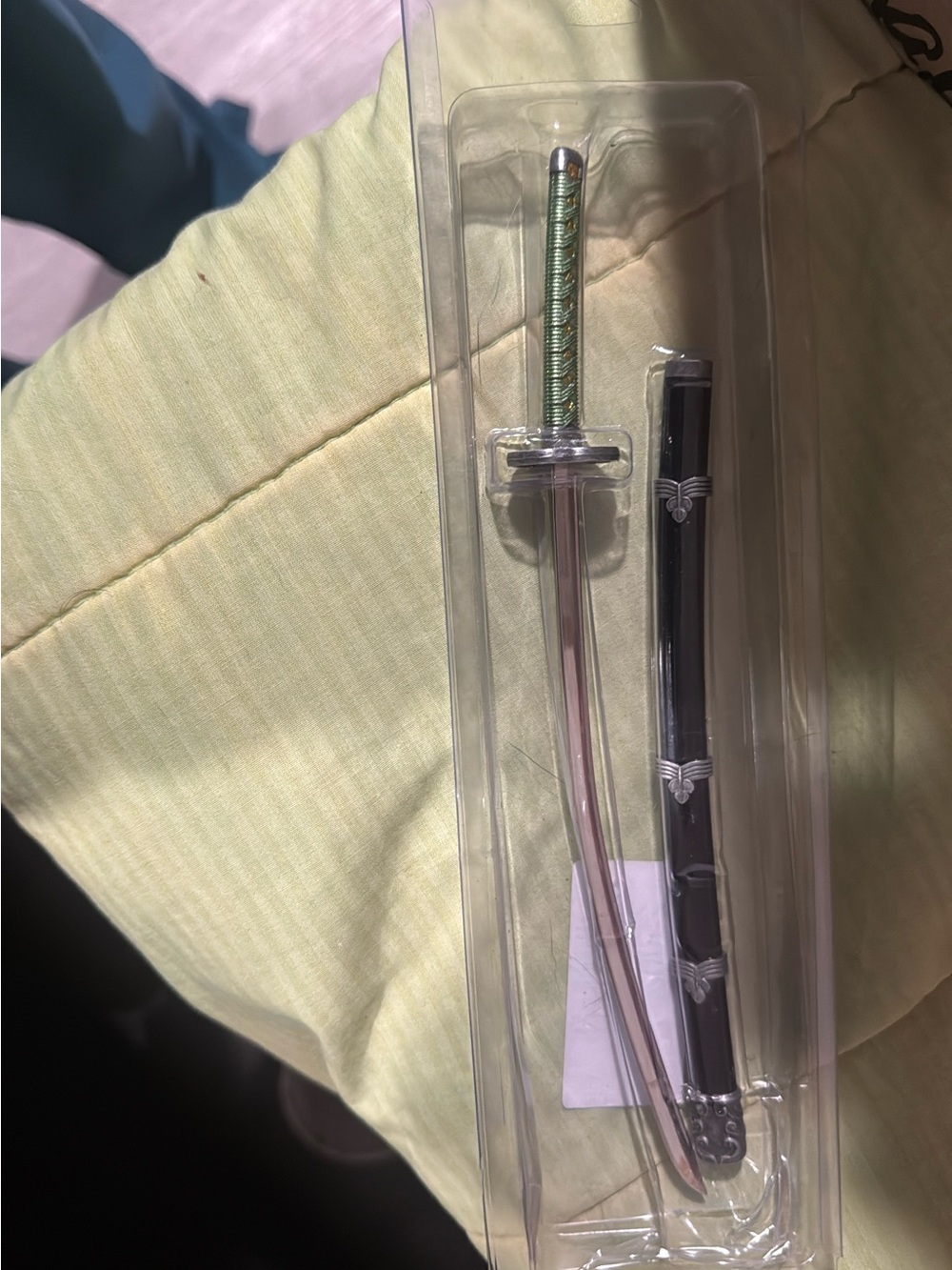 Decorative Mini Sword Hair Stick - Black and Green